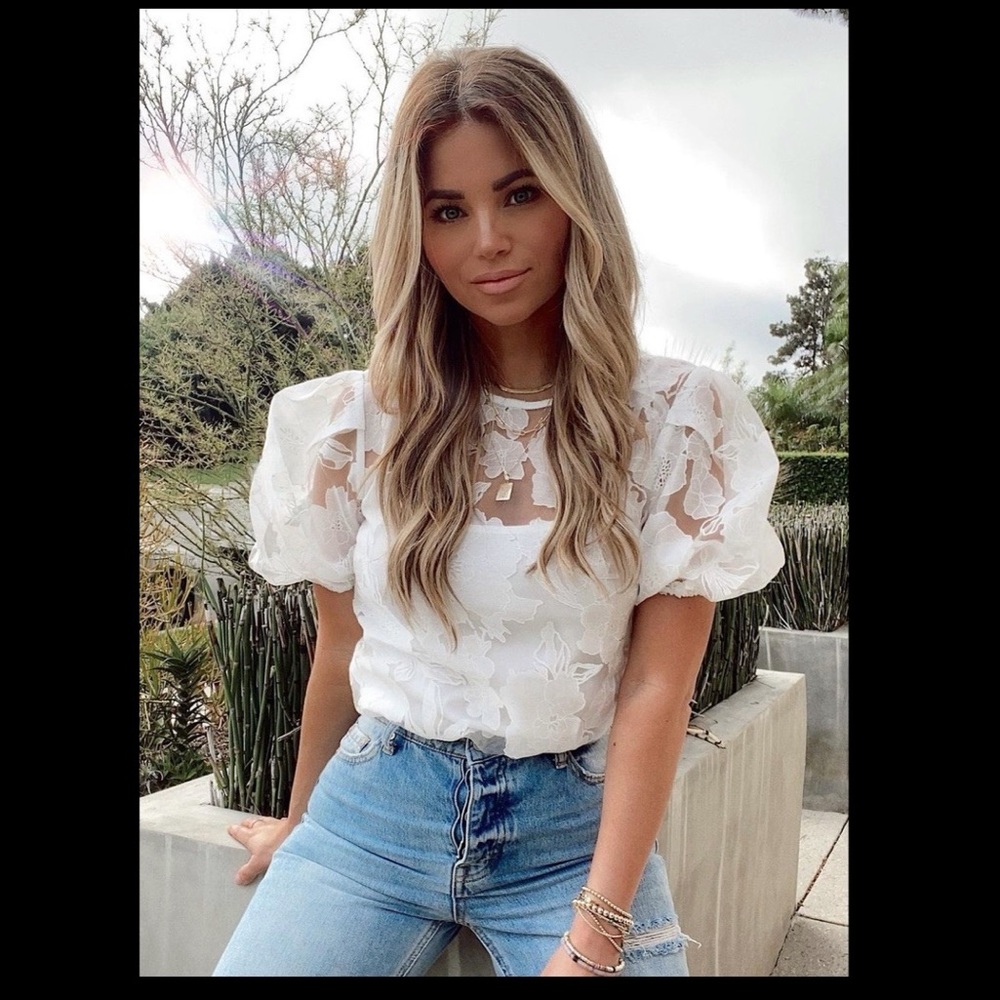 NWT: vici aeom white puff sleeve top
